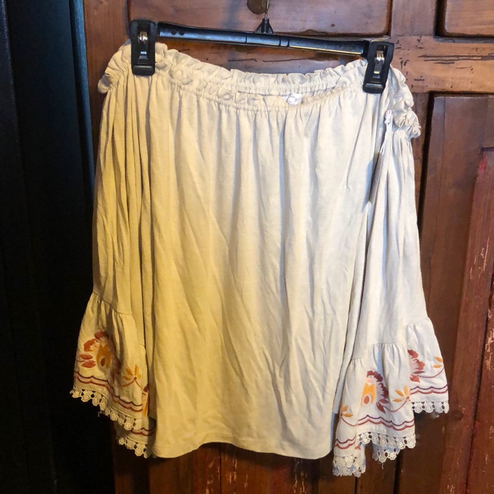 coco+ jaimeson  embroidery bell sleeves size xl
